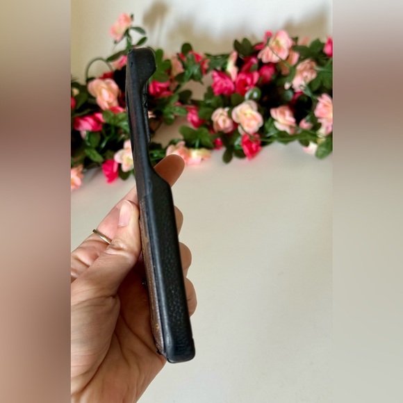 Louis Vuitton iPhone 12 Pro Bumper Monogram Noir 🖤🖤 - Picture 7 of 9